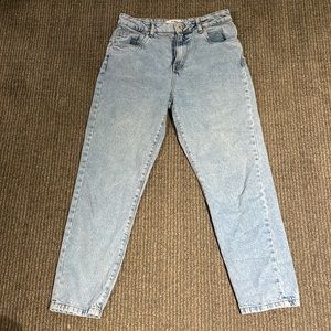 Mom jeans, light wash, never worn, no rips or holes, in perfect condition